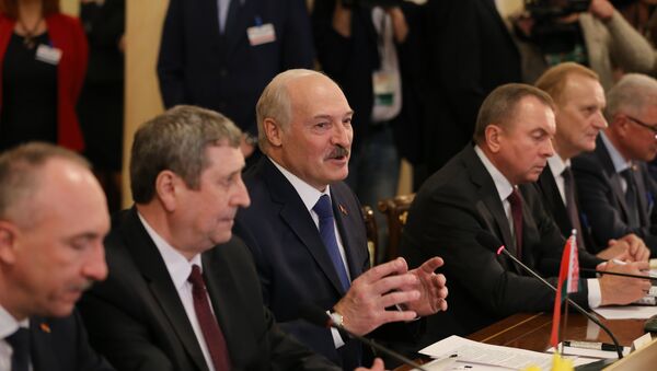 Михаил Русый, Александр Лукашенко и Владимир Макей во время встречи в рамках официального визита в Молдову - Sputnik Беларусь