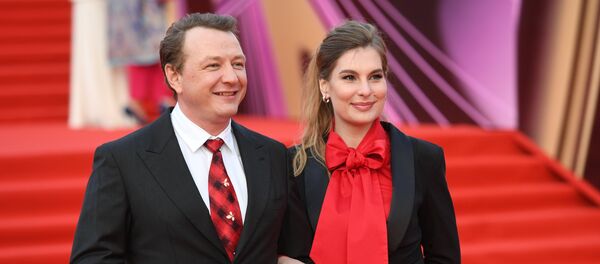 Актер Марат Башаров с Елизаветой Шевырковой - Sputnik Беларусь