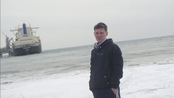 Александр на фоне своего корабля - Sputnik Беларусь