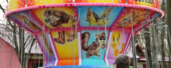 В сезон за работой аттракциона следит служба “Минскзеленстроя” - Sputnik Беларусь