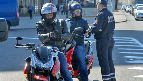 У мотоциклистов проверяют документы, наличие номерного знака - Sputnik Беларусь