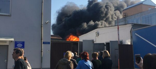 Пожар на складе опытно-механического завода в Минске Пожар на складе опытно-механического завода в Минске - Sputnik Беларусь