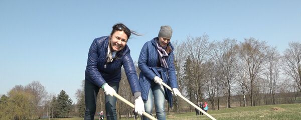 Профсоюзы Минской области вышли на субботник Профсоюзы Минской области вышли на субботник - Sputnik Беларусь