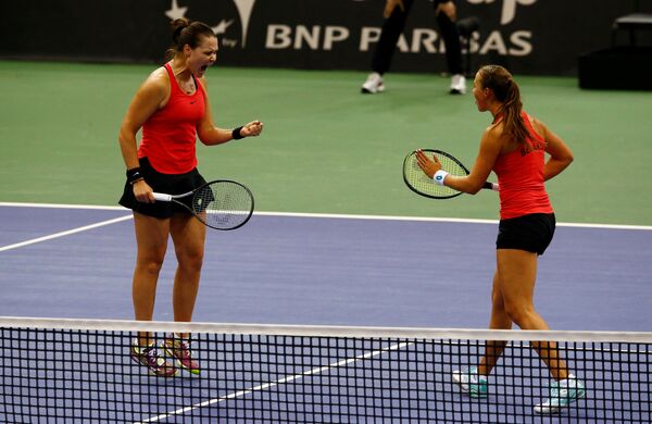 Лидия Морозова и Вера Лапко радуются победе - Sputnik Беларусь