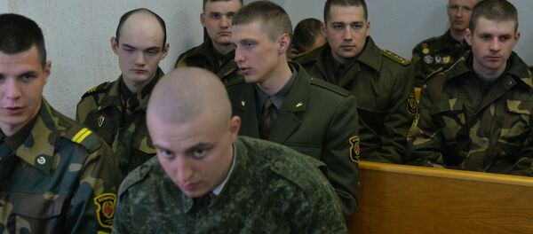 Военнослужащие части, в которой служил обвиняемый сержант из Печей, в суде - Sputnik Беларусь