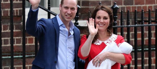 Герцогиня Кейт и принц Уильям показали новорожденного сына - Sputnik Беларусь