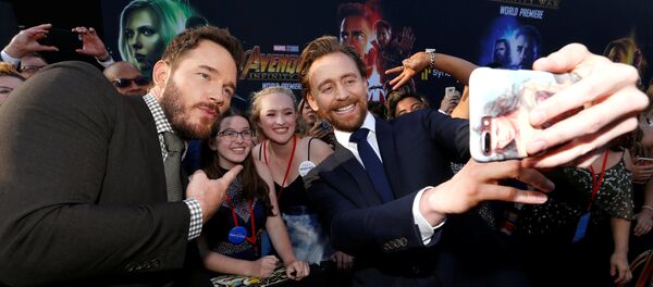 Крыс Прэтт і Том Хіддлстан на прэм'еры Мсціўцы: Вайна бясконцасці Крыс Прэтт і Том Хіддлстан на прэм'еры Мсціўцы: Вайна бясконцасці - Sputnik Беларусь