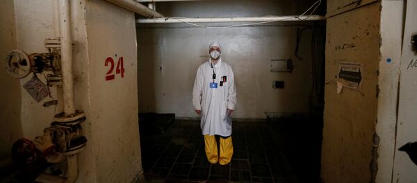 Сотрудник ЧАЭС в коридорах третьего реактора - Sputnik Беларусь