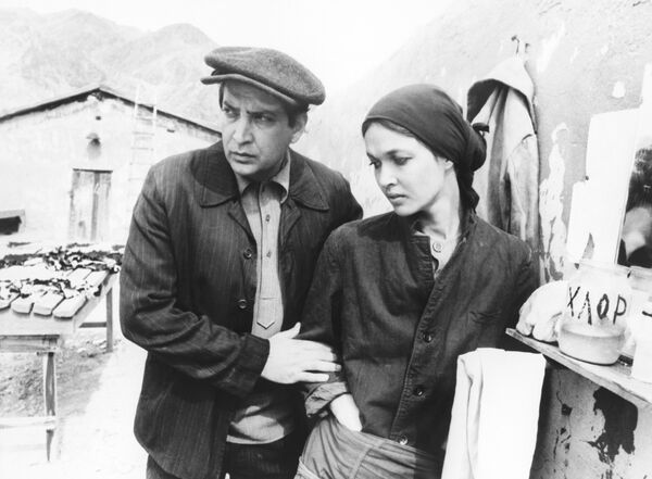 Матлюба Алимова и Расим Балаев в фильме Маленький человек на большой войне - Sputnik Беларусь