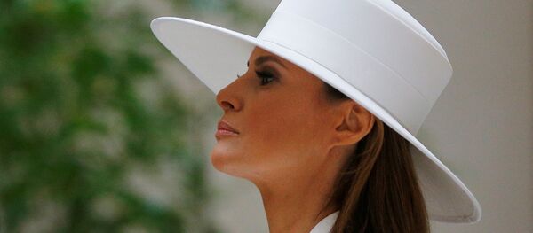 Меланья Трамп на встрече с президентом Франции Эммануэлем Макроном и его супругой Меланья Трамп на встрече с президентом Франции Эммануэлем Макроном и его супругой - Sputnik Беларусь