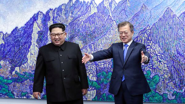 Историческая встреча глав КНДР и Южной Кореи Ким Чен Ына и Мун Чжэ Ина - Sputnik Беларусь
