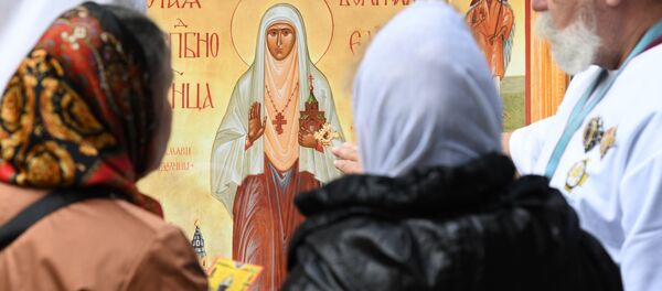 Вернікі ля іконы святой вялікай княгіні Елізаветы Фёдараўны - Sputnik Беларусь