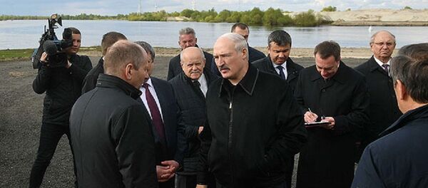 Александр Лукашенко во время рабочей поездки в Гомельскую область Александр Лукашенко во время рабочей поездки в Гомельскую область - Sputnik Беларусь