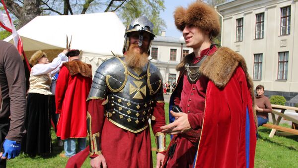 Королевские гусары носили красные жупаны, сшитые из самой дорогой на те времена ткани. - Sputnik Беларусь
