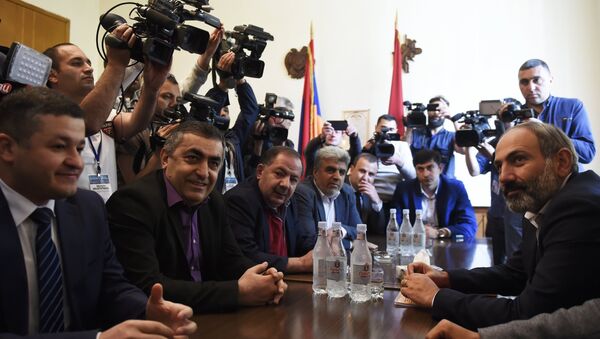 Встречи представителей оппозиционной партии Елк с представителями фракций парламента Армении - Sputnik Беларусь