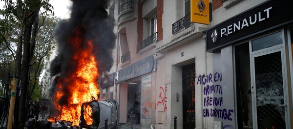 Беспорядки 1 мая в Париже - Sputnik Беларусь