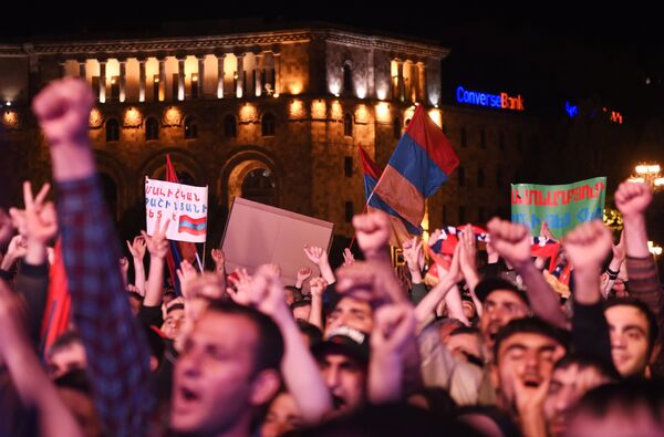 Сторонники лидера оппозиции Армении Никола Пашиняна готовы к радикальным мерам - Sputnik Беларусь