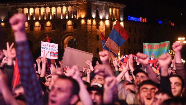 Сторонники лидера оппозиции Армении Никола Пашиняна готовы к радикальным мерам - Sputnik Беларусь