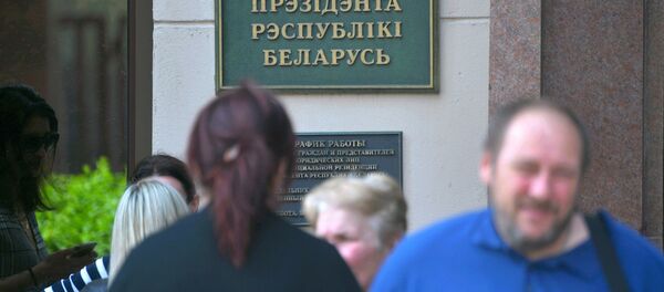 Граждане у приемной президента - Sputnik Беларусь