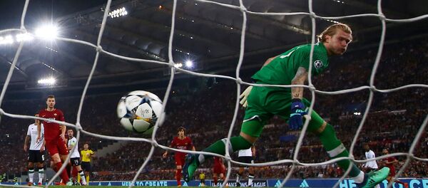 Фрагмент матча между Ливерпулем и Ромой в полуфинале Лиги чемпионов - Sputnik Беларусь