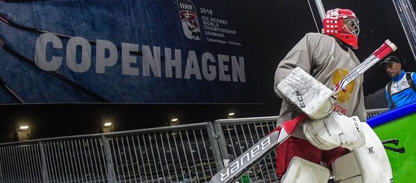 Игрок сборной России по хоккею Василий Кошечкин на тренировке в преддверии чемпионата мира 2018 в Дании - Sputnik Беларусь