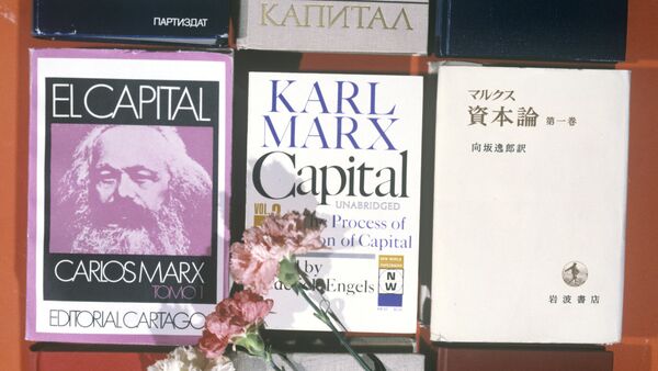 Обложки книг К.Маркса Капитал, изданных на разных языках мира. - Sputnik Беларусь