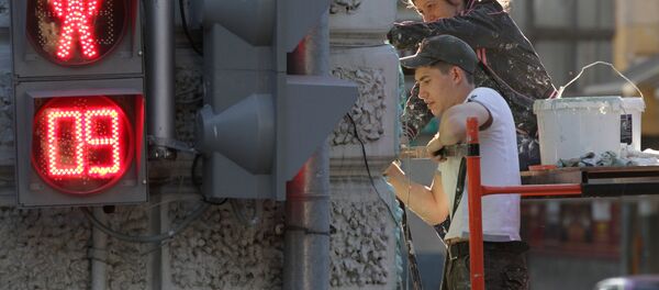 Рабочие ремонтируют фасад - Sputnik Беларусь