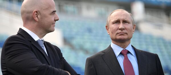 Президент РФ Владимир Путин и президент FIFA Джанни Инфантино (слева) Президент РФ Владимир Путин и президент FIFA Джанни Инфантино (слева) - Sputnik Беларусь