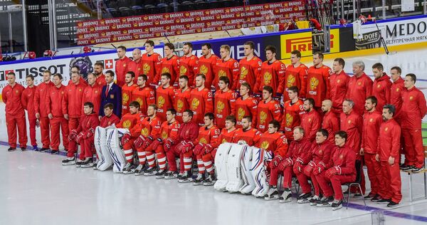 Игроки сборной России по хоккею во время совместного фотографирования на тренировке в преддверии Чемпионата мира 2018 в Дании - Sputnik Беларусь