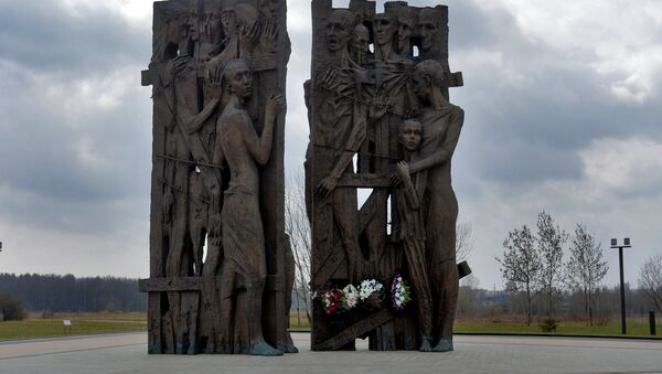 Монумент памяти на месте лагеря смерти в Тростенце - Sputnik Беларусь