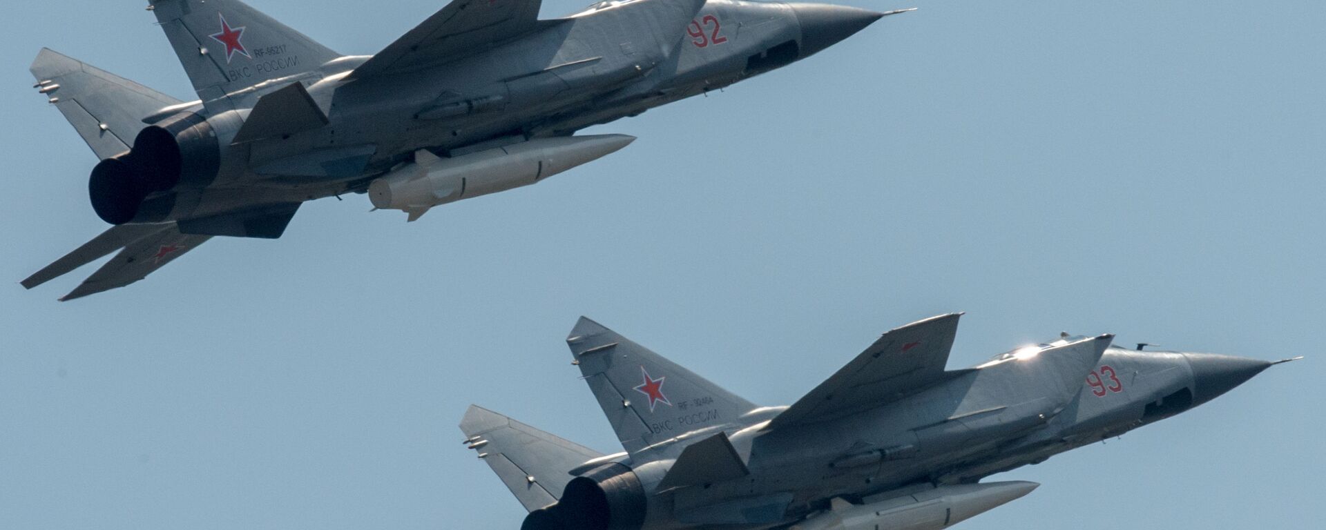 Шматмэтавыя знішчальнікі МіГ-31 з гіпергукавымі ракетамі Кинжал - Sputnik Беларусь, 1920, 05.05.2026