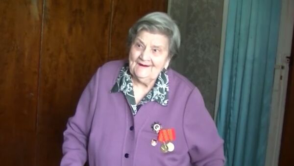 100-летний ветеран из Грузии рассказала о своих военных годах - Sputnik Беларусь
