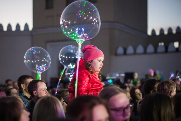 Волшебный шар можно забрать с собой после фестиваля Волшебный шар можно забрать с собой после фестиваля - Sputnik Беларусь