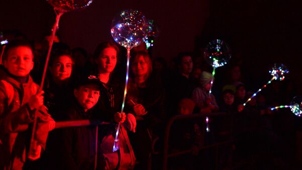 Много музыки и волшебные шары: световой флешмоб прошел в Минске - Sputnik Беларусь