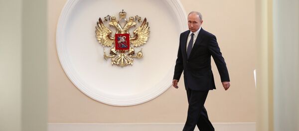 Избранный президент РФ Владимир Путин в Сенатском корпусе Московского Кремля перед церемонией инаугурации - Sputnik Беларусь