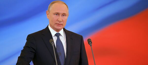 Избранный президент РФ Владимир Путин во время церемонии инаугурации в Кремле - Sputnik Беларусь