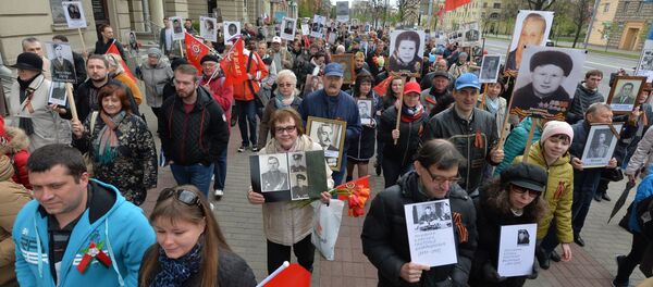 Участники акции Бессмертный полк в Минске - Sputnik Беларусь