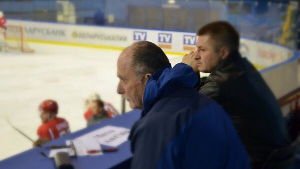 Хоккейный тренеры Дэйв Льюис (слева) и Андрей Мезин - Sputnik Беларусь