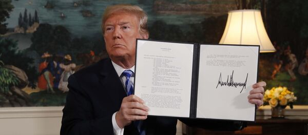 Президент США Трамп объявляет о своем решении по ядерному соглашению Ирана в Белом доме в Вашингтоне Президент США Трамп объявляет о своем решении по ядерному соглашению Ирана в Белом доме в Вашингтоне - Sputnik Беларусь