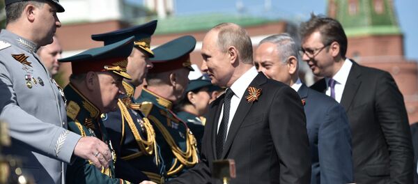 Прэзідэнт РФ Уладзімір Пуцін і прэм'ер-міністр РФ Дзімітрый Мядзведзеў на ваенным парадзе ў гонар 73-й гадавіны Перамогі ў ВАВ Прэзідэнт РФ Уладзімір Пуцін і прэм'ер-міністр РФ Дзімітрый Мядзведзеў на ваенным парадзе ў гонар 73-й гадавіны Перамогі ў ВАВ - Sputnik Беларусь