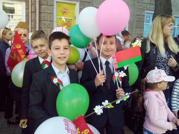 На центральной улице Могилева 9 мая собрались тысячи горожан - Sputnik Беларусь