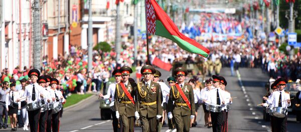 Аналог Бессмертного полка в Гомеле назвали Парадом победителей Аналог Бессмертного полка в Гомеле назвали Парадом победителей - Sputnik Беларусь