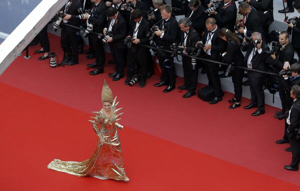 Российская писательница Лена Ленина на красной дорожке церемонии открытия 71-го Каннского кинофестиваля - Sputnik Беларусь