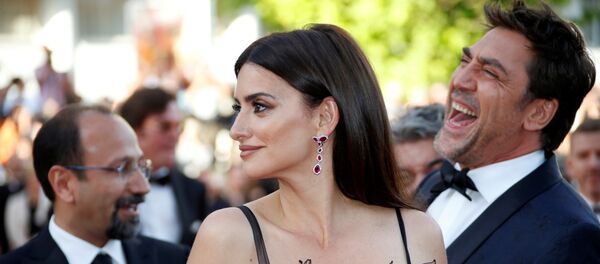 Актеры Пенелопа Крус и Хавьер Бардем на красной дорожке - Sputnik Беларусь