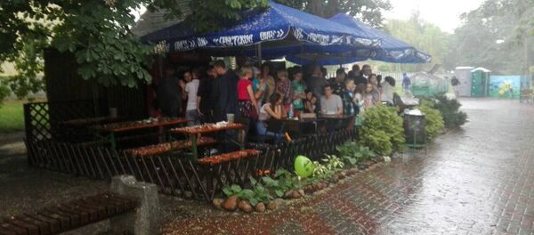 Сильный дождь в Бресте 9 мая - Sputnik Беларусь