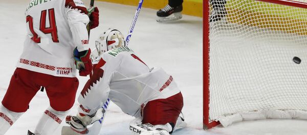 Хоккеисты сборной Беларуси в матче Чемпионата мира против Швейцарии Хоккеисты сборной Беларуси в матче Чемпионата мира против Швейцарии - Sputnik Беларусь