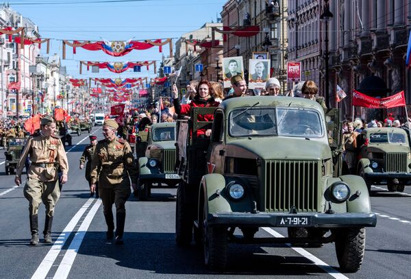 Участники акции Бессмертный полк в Санкт-Петербурге - Sputnik Беларусь