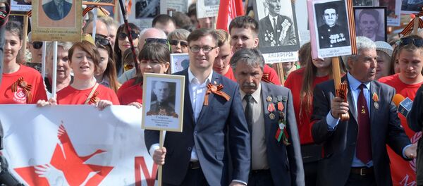 Шествие в рамках акции Бессмертный полк прошло в День Победы в Минске - Sputnik Беларусь