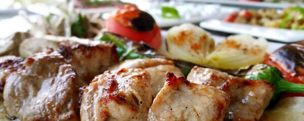 Шашлык, архивное фото - Sputnik Беларусь