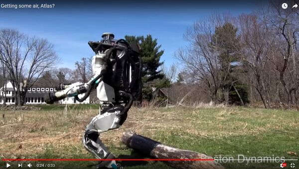 Видеофакт: человекоподобного робота отправили на пробежку в парк - Sputnik Беларусь